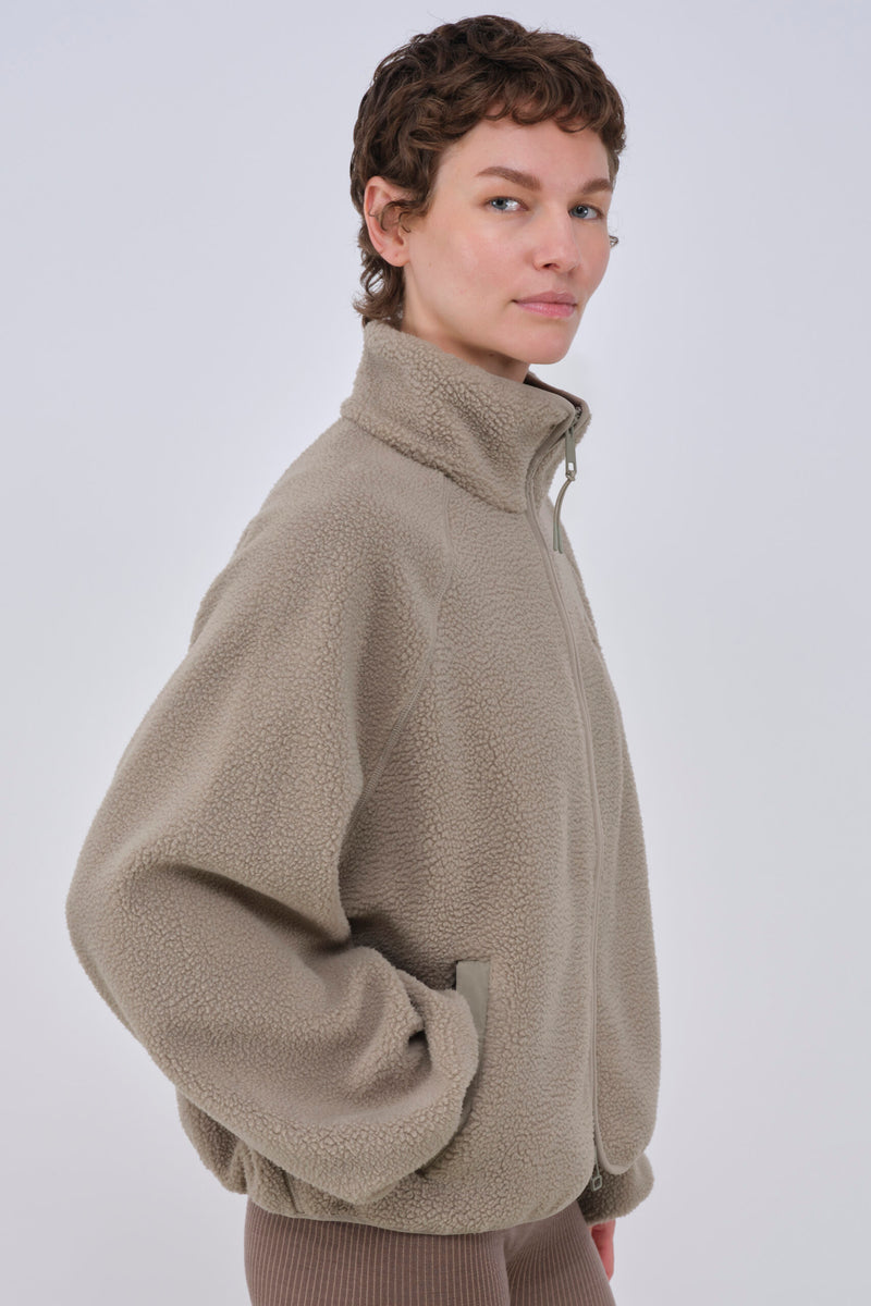 CALI FLEECE JACKET - PALE OLIVE