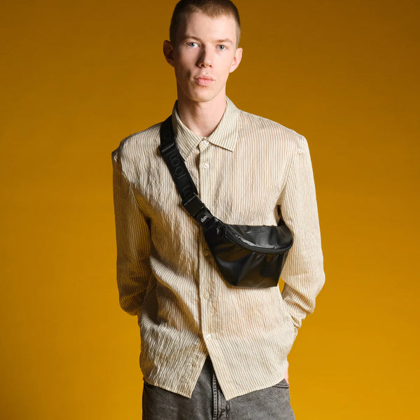 Metallic-schwarze Bauchtasche