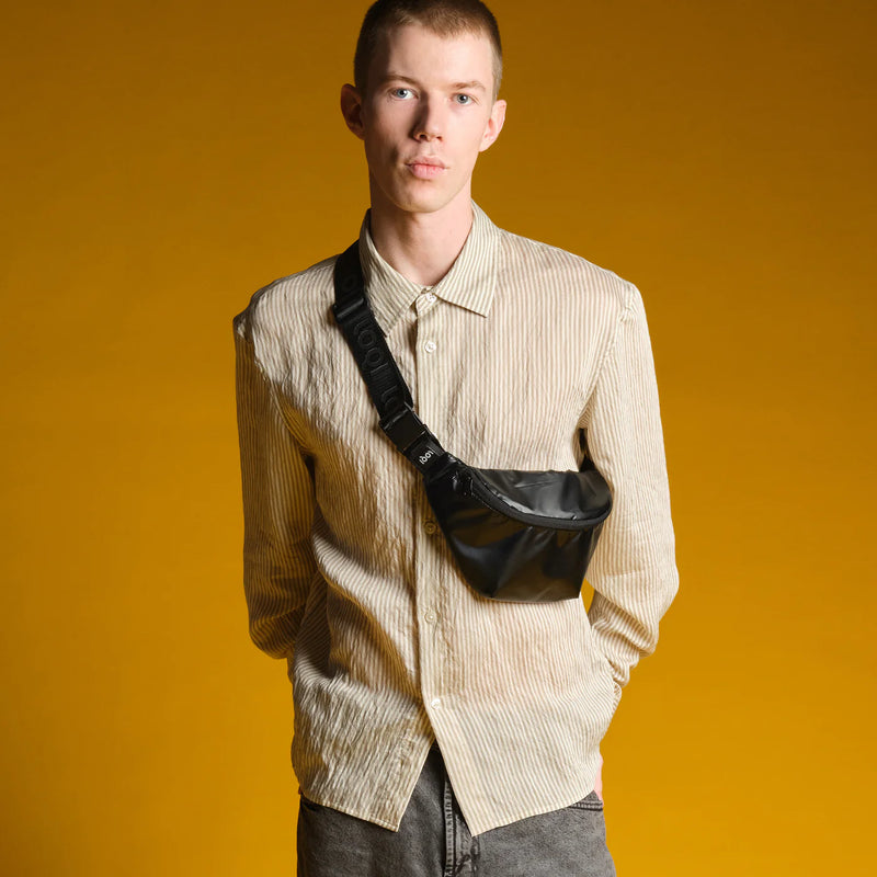 Metallic-schwarze Bauchtasche