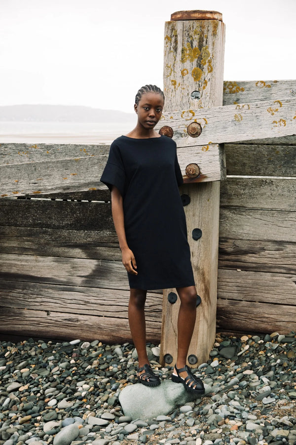 Toba-Kleid aus Bio-Baumwolle – Schwarz