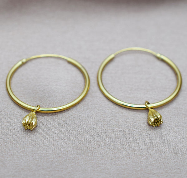 OHRRINGE KREOLEN MIT GLOCKENBLUME STERLINGSILBER VERGOLDET