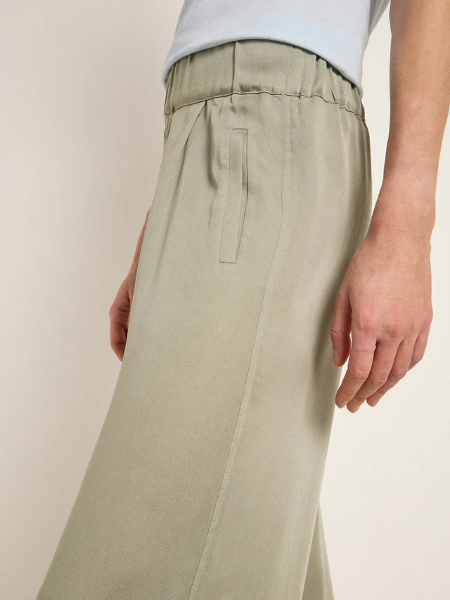 HOSE MIT WEITEM BEIN aus Tencel™ Lyocell - Aqua Grey
