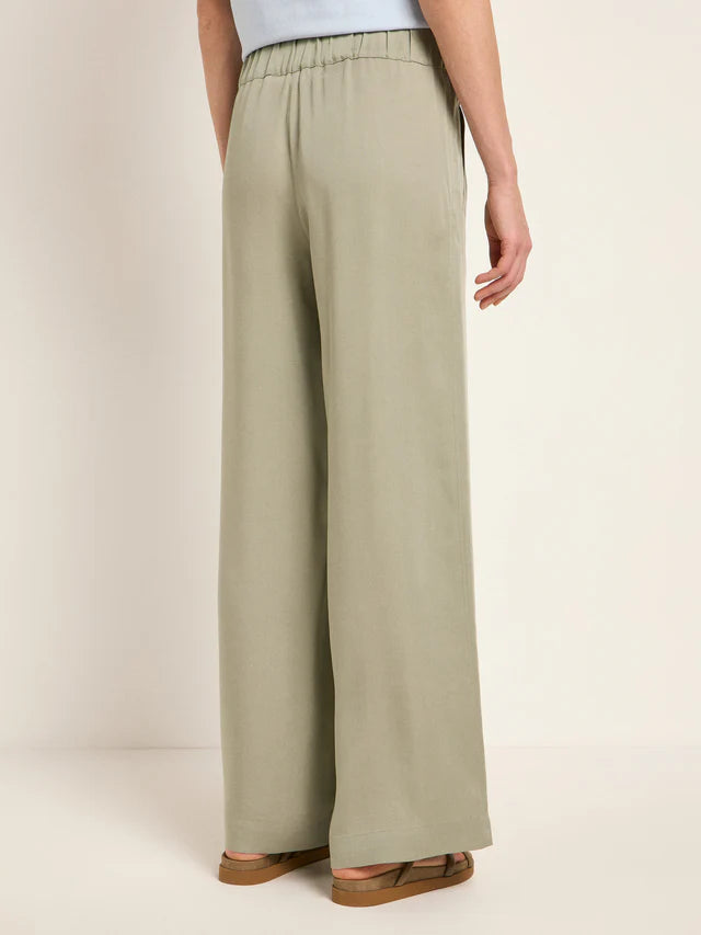 HOSE MIT WEITEM BEIN aus Tencel™ Lyocell - Aqua Grey