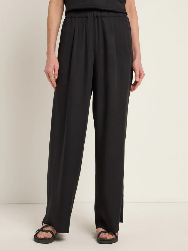 HOSE MIT WEITEM BEIN aus Tencel™ Lyocell - Schwarz