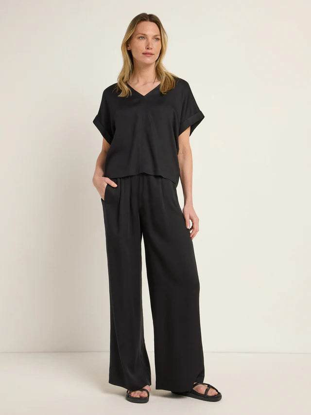 HOSE MIT WEITEM BEIN aus Tencel™ Lyocell - Schwarz