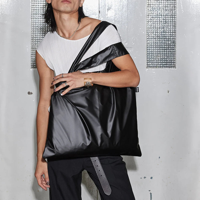 METALLIC Schwarz - Tasche mit Reissverschlussfach