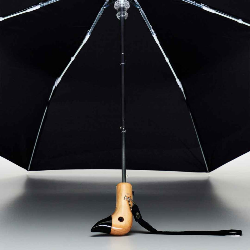 Klassischer, schwarzer, kompakter, umweltfreundlicher Duckhead-Regenschirm