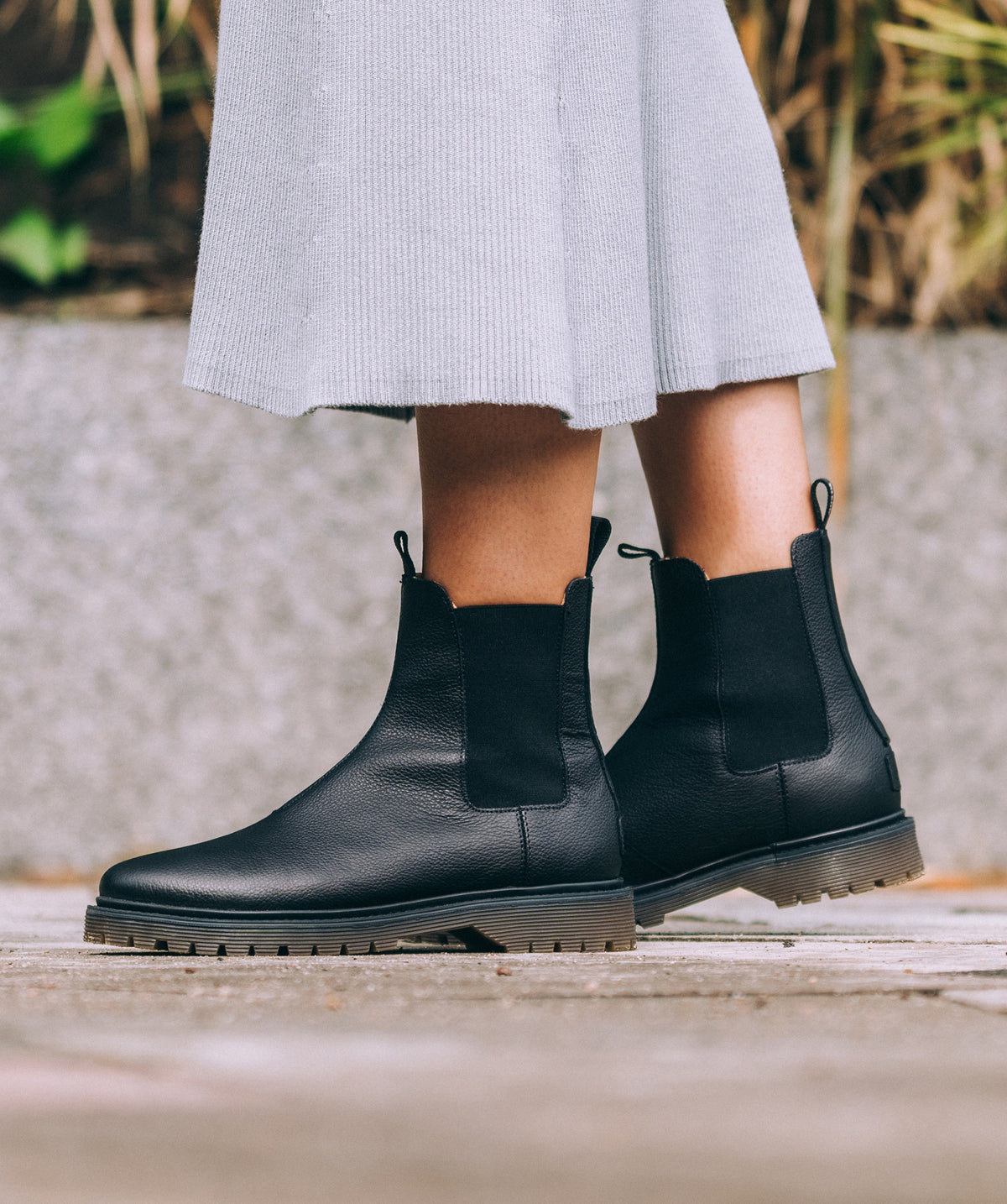 ekn_osier_black_onfoot1_1200x.
